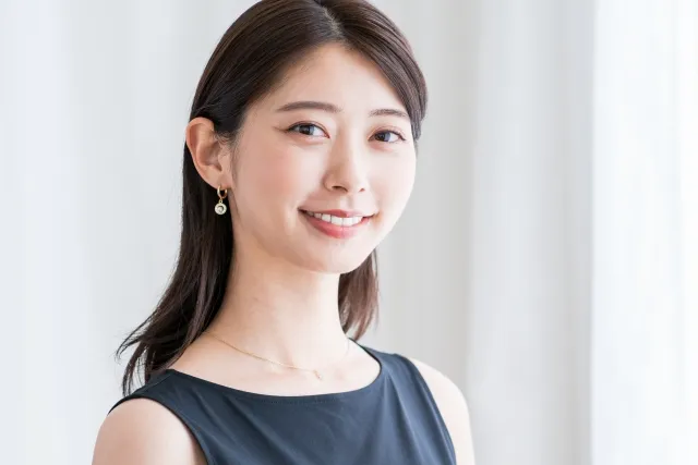 若い女性のスキンケアイメージ