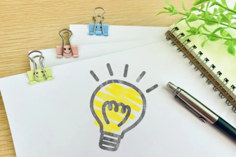 紙に電球マーク