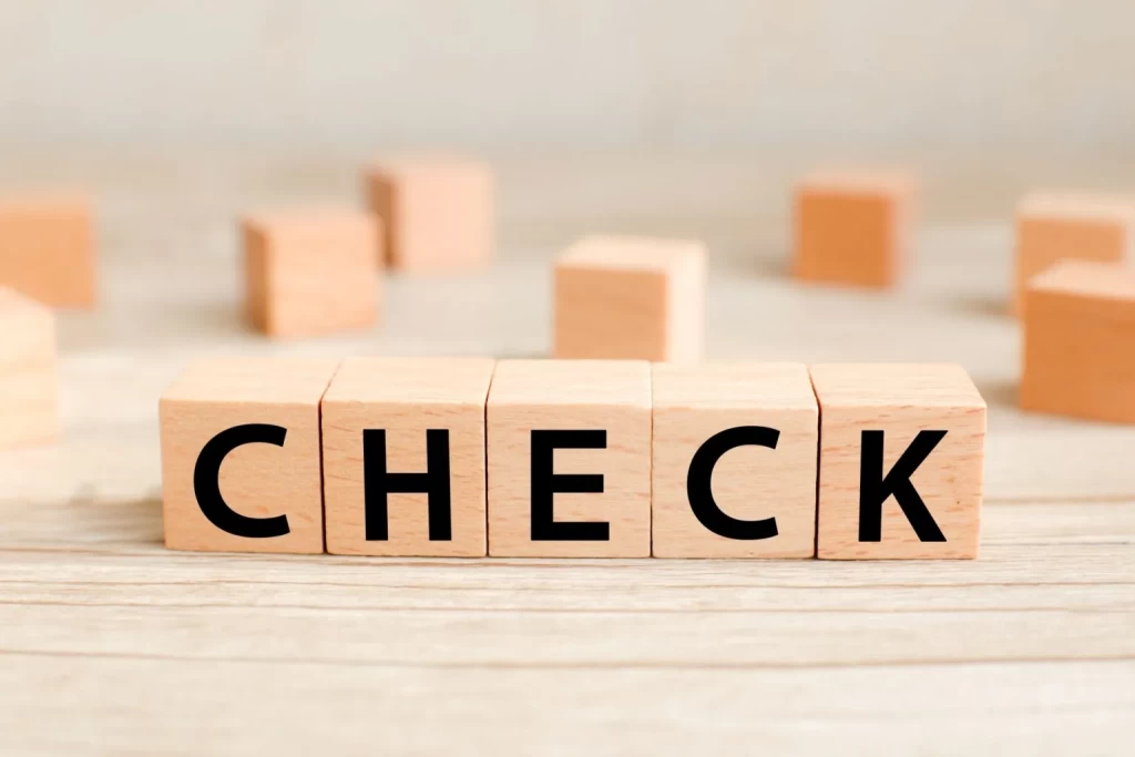 チェックと書かれているブロック