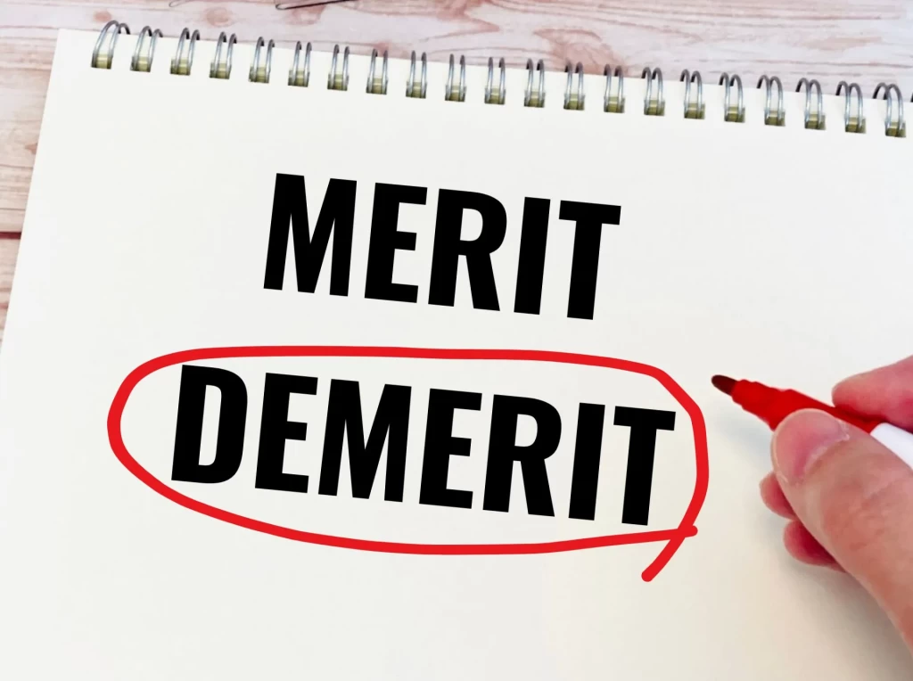 デメリットの文字を囲んでいる