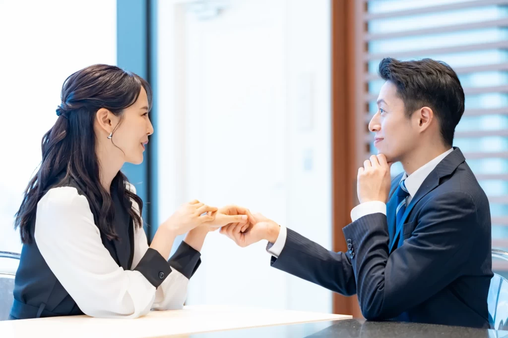 デートをする男女